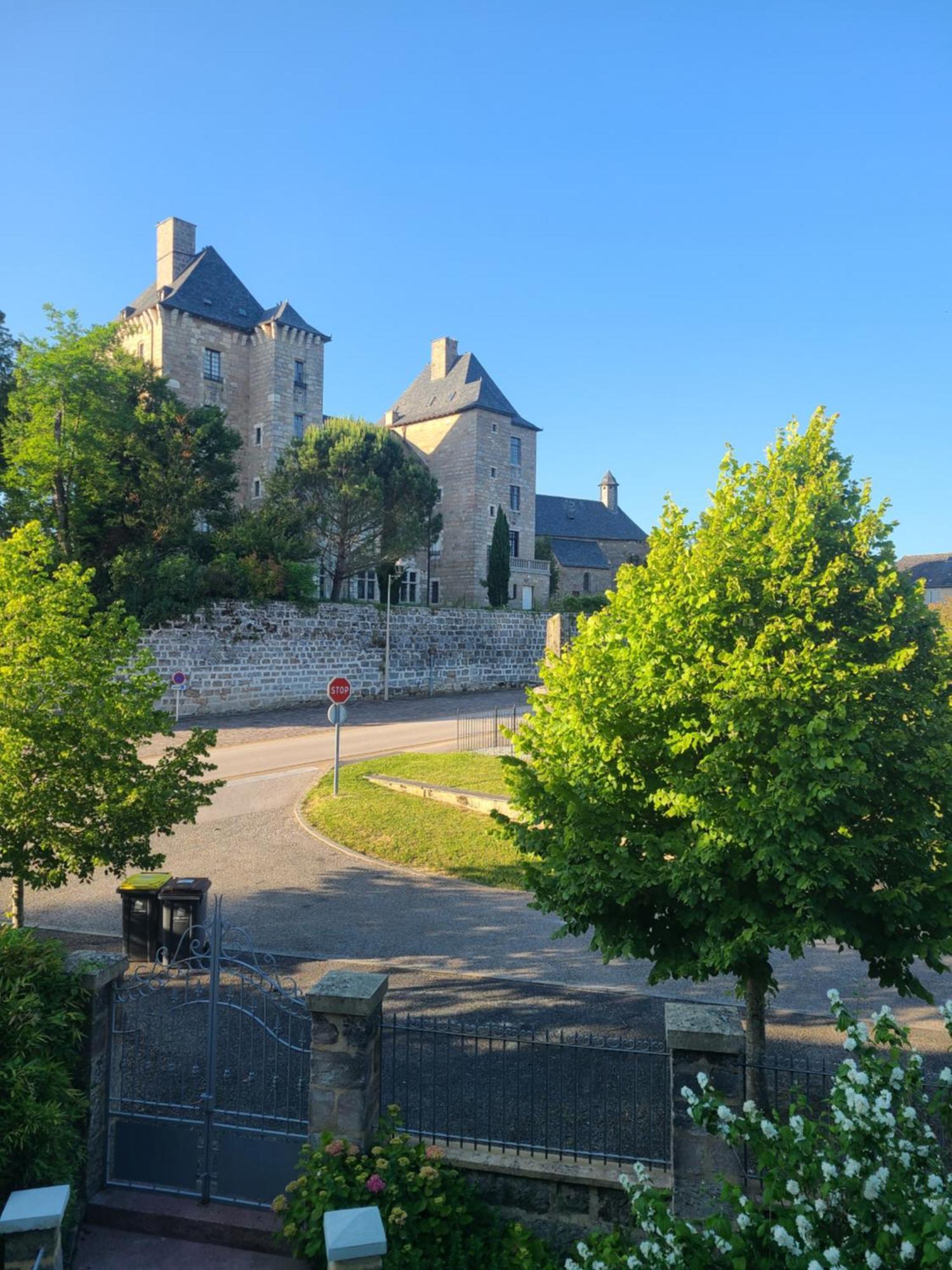 Les Dependances Du Chateau Noailles  Dış mekan fotoğraf